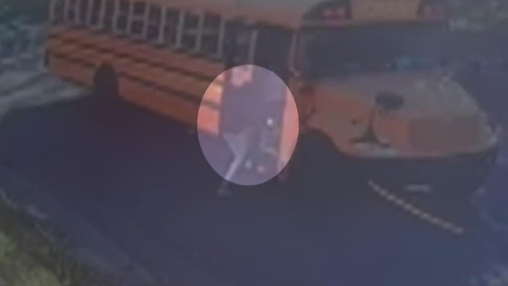 Video shows quick-thinking bystander stop runaway St. Paul school bus — WCCO / CBS Minnesota, Minnetonka Health news