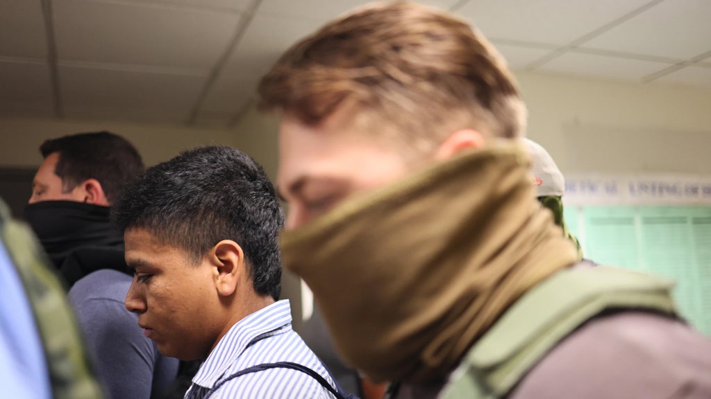 DOJ sues St. Paul and Portland, Oregon, over mask and ID requirements for federal officers — WCCO / CBS Minnesota, Minnetonka Government news