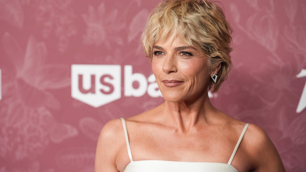 Actress Selma Blair arraigned following arrest for incident related to flight from LAX to JFK — WCCO / CBS Minnesota, Minnetonka Health news