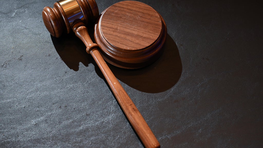 Man tried to pull woman out of her St. Paul apartment window, charges say — WCCO / CBS Minnesota, Minnetonka Health news
