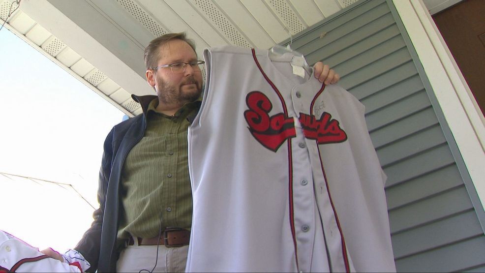 Brewers fan makes long drive from Wisconsin to Tampa Bay for Game 3 — Fox 11 Green Bay Local, Minnetonka Sports news