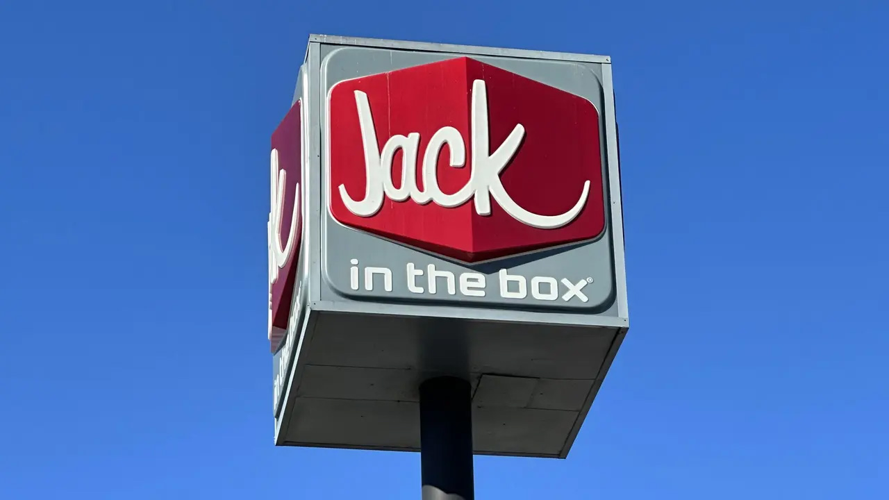 Scalding hot coffee thrown into fast-food manager’s face by angry customer, DA says — Minnetonka Dining news